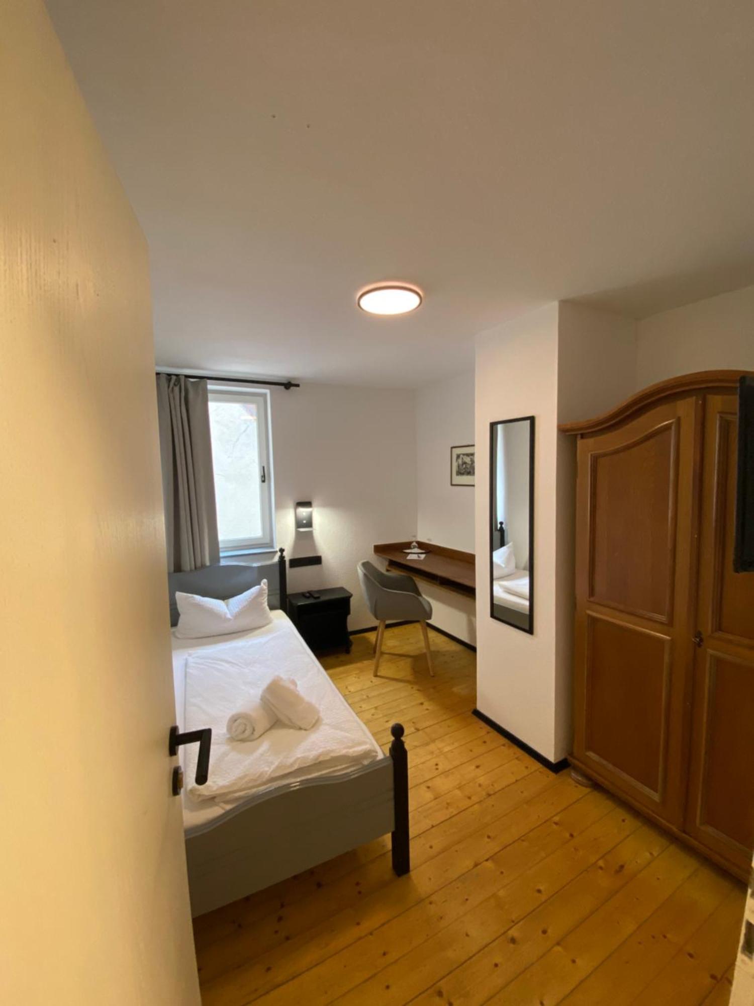 Gasthof Zum Goldenen Schiff - Lehm, Stil & Altstadtflair Marktbreit Luaran gambar