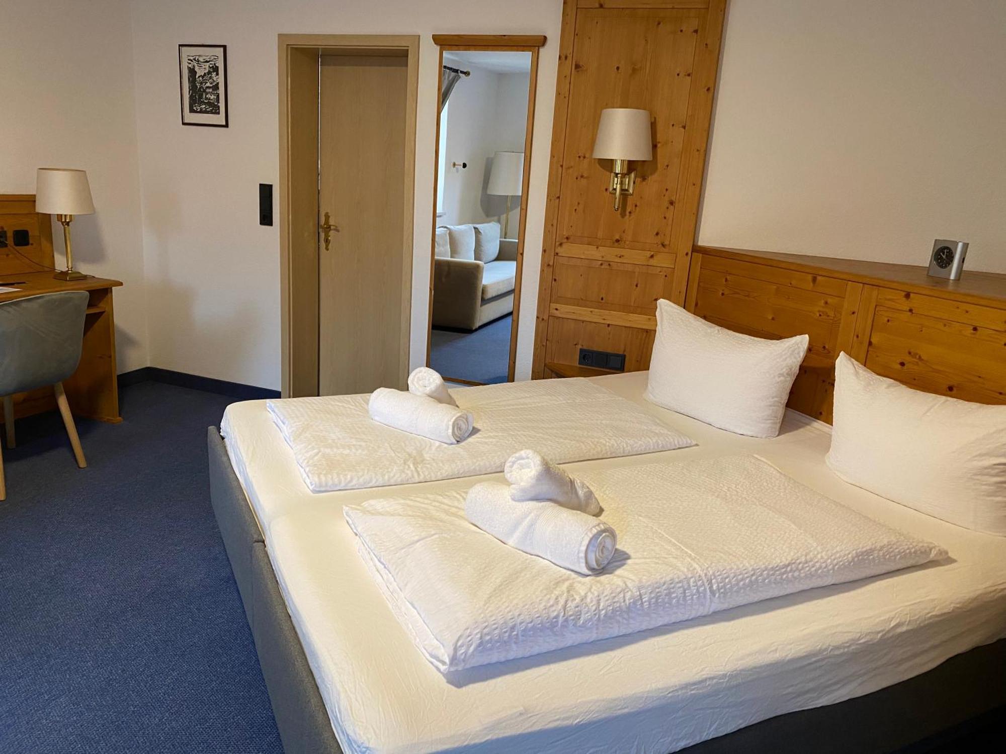 Gasthof Zum Goldenen Schiff - Lehm, Stil & Altstadtflair Marktbreit Luaran gambar