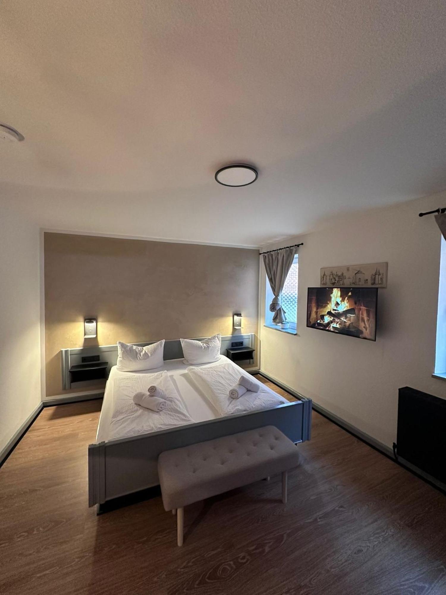 Gasthof Zum Goldenen Schiff - Lehm, Stil & Altstadtflair Marktbreit Luaran gambar