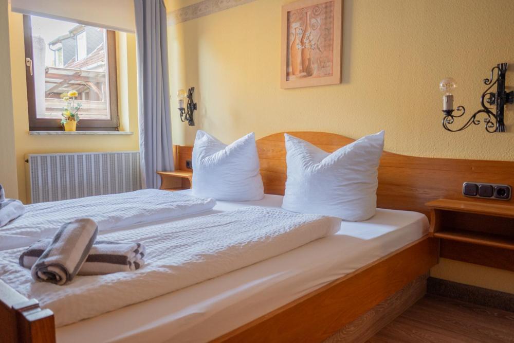 Gasthof Zum Goldenen Schiff - Lehm, Stil & Altstadtflair Marktbreit Luaran gambar
