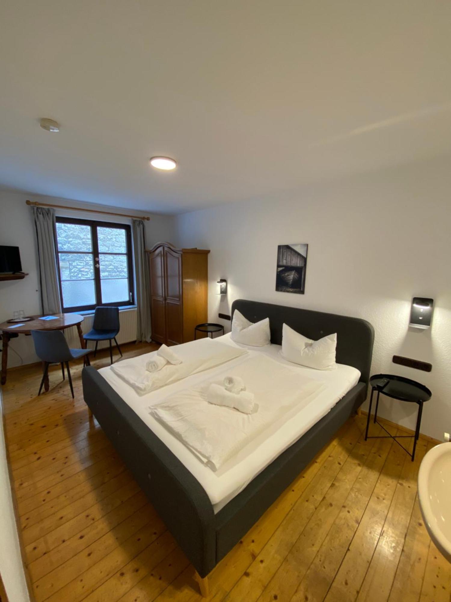 Gasthof Zum Goldenen Schiff - Lehm, Stil & Altstadtflair Marktbreit Luaran gambar